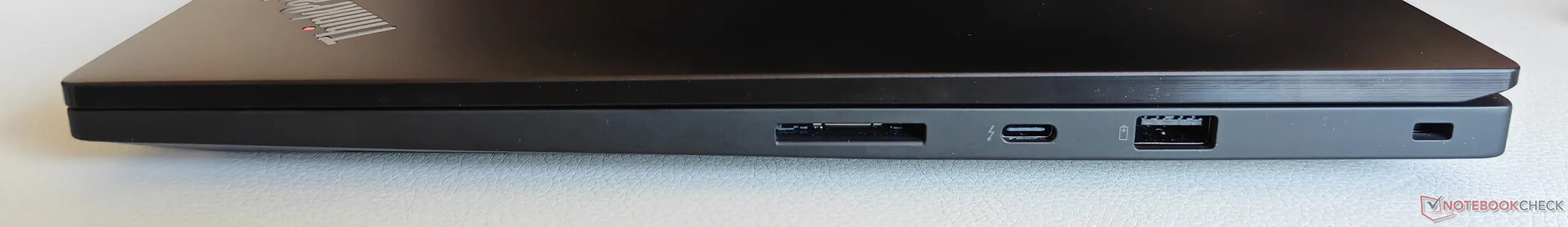 Lenovo Thinkpad T1G Gen 8 2026 Features 06B Cạnh Phải: Sd Card Reader, Usb-C 4.0 With Thunderbolt 4, Usb-A 3.2 Gen 2, Kensington Lock