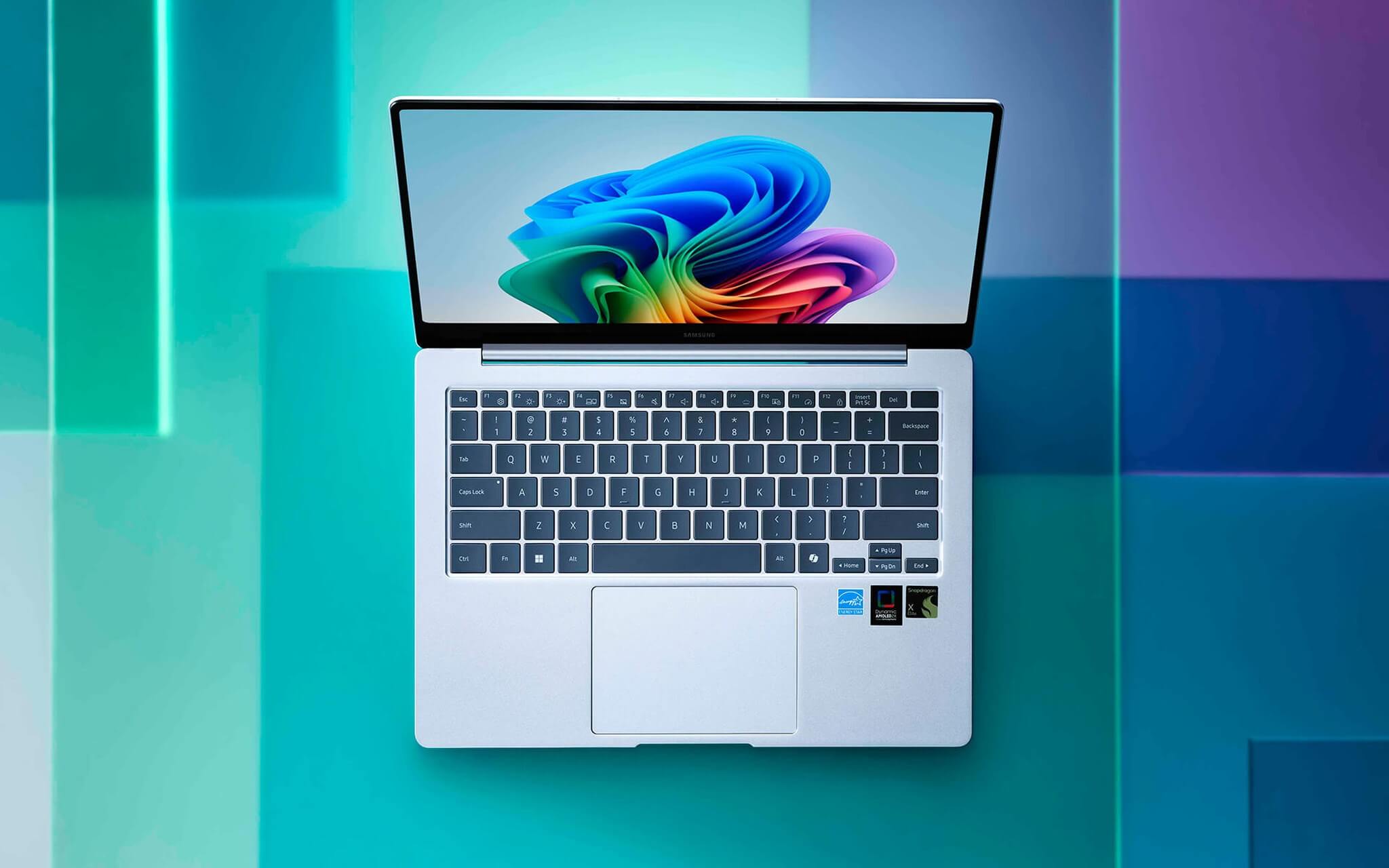Màn Hình Dynamic Amoled Galaxy Book4 Edge 14 Hiển Thị Hình Ảnh Sắc Nét Bên Cạnh Ips Dell Xps 14 9440